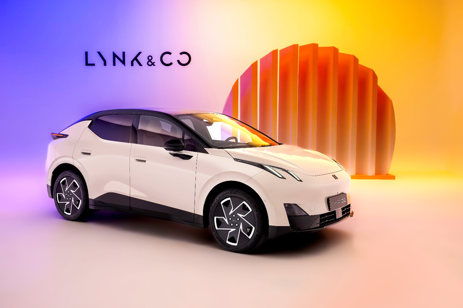 Lynk & Co tăng tốc chiến lược điện h&oacute;a bằng mẫu SUV đ&ocirc; thị mới - Ảnh 2.