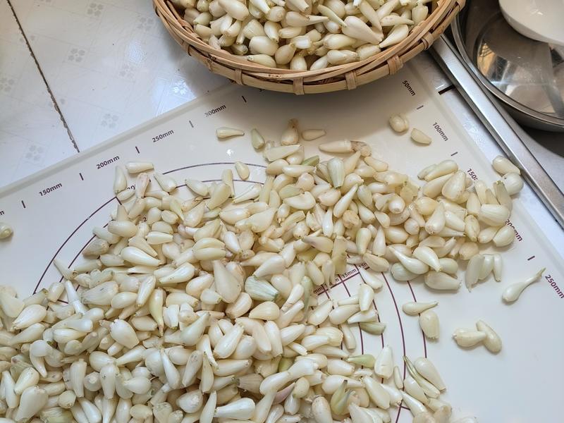Ra chợ mua 1kg "nhân sâm của các loại rau" về ngâm một hũ, vị chua ngọt vô cùng kích thích vị giác, ngon miệng- Ảnh 1.