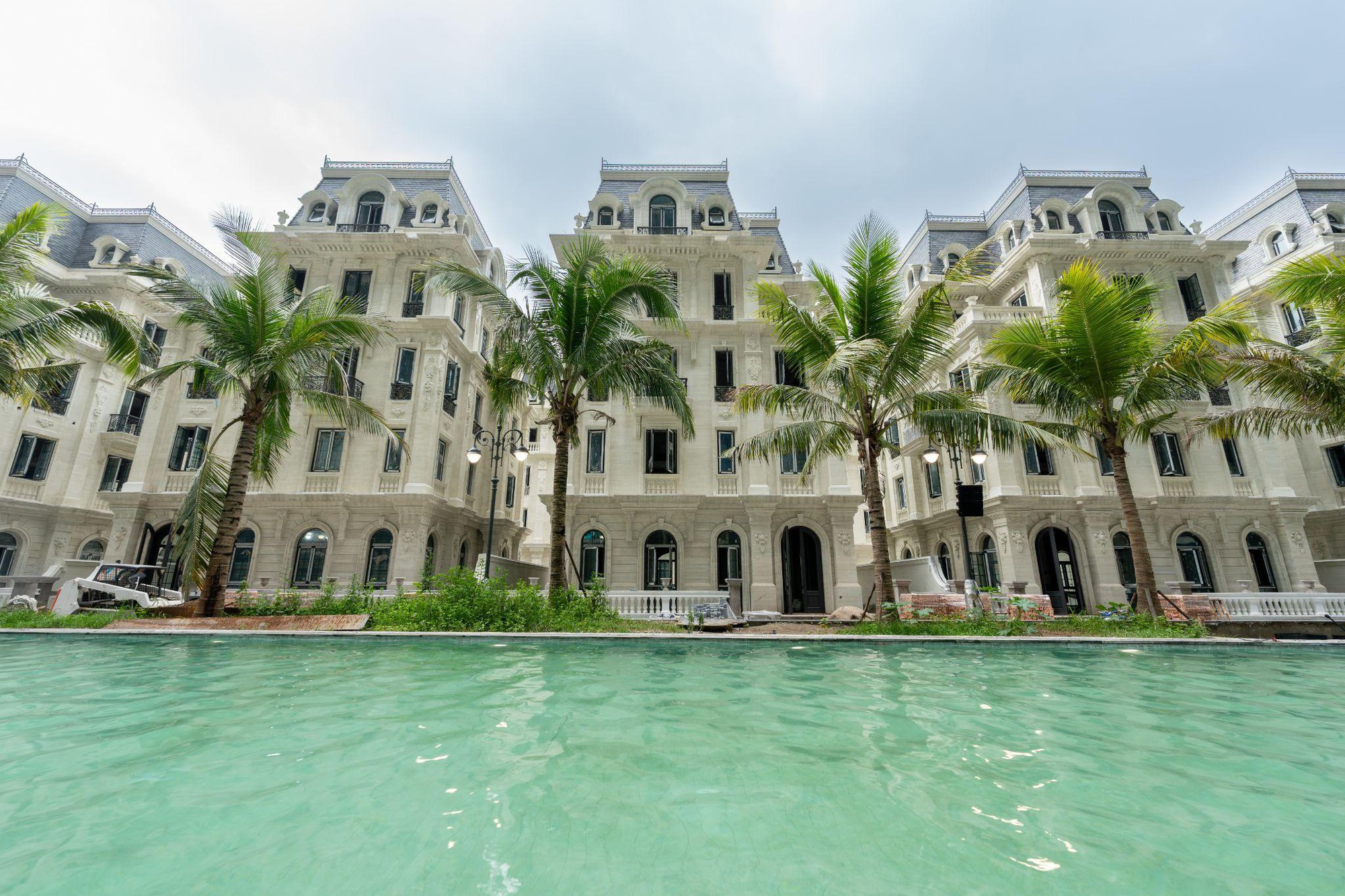 Mục sở thị BST 60 dinh thự si&ecirc;u sang b&ecirc;n Crystal Lagoon gần 0,5km trước ng&agrave;y b&agrave;n giao tại Ciputra - Ảnh 1.