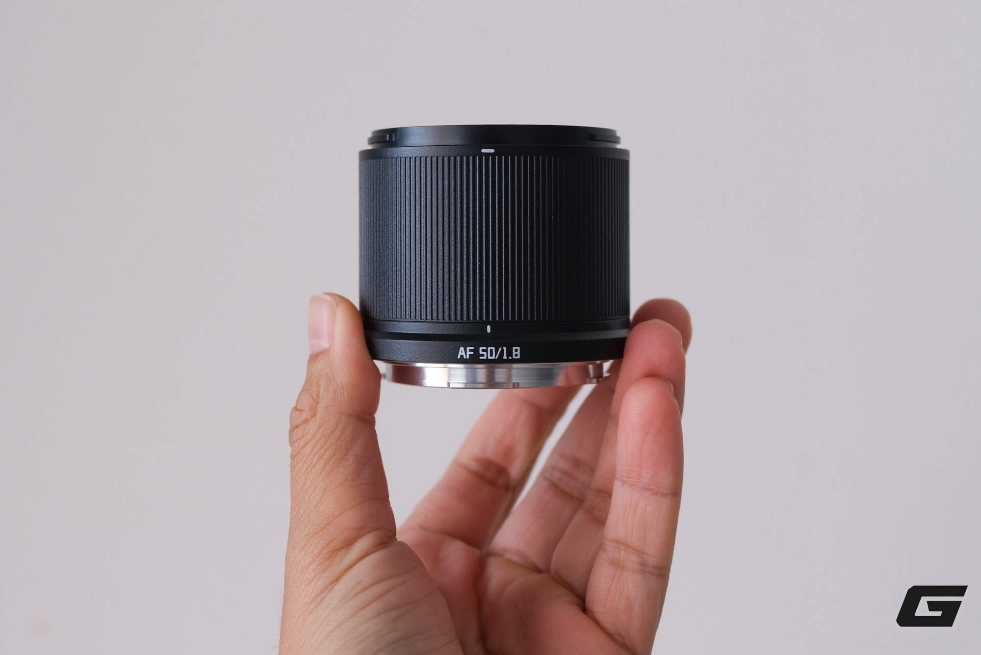 Tr&ecirc;n tay v&agrave; trải nghiệm nhanh TTArtisan AF 50mm F1.8 Neo: Ống k&iacute;nh AF Full Frame gi&aacute; chỉ hơn 2 triệu, kh&ocirc;ng biết phải đ&ograve;i hỏi g&igrave; hơn- Ảnh 2.