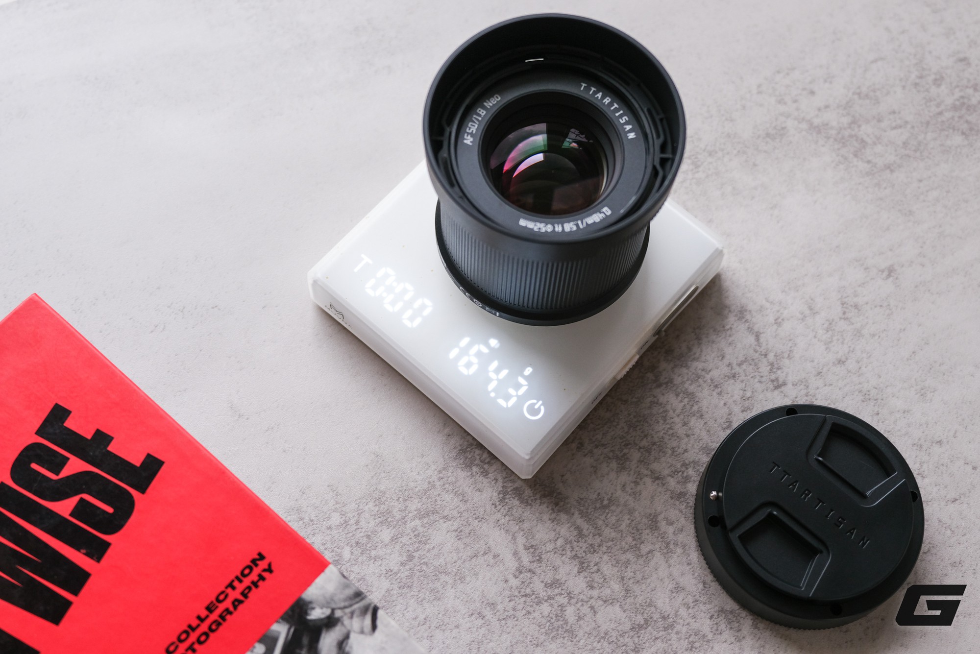 Tr&ecirc;n tay v&agrave; trải nghiệm nhanh TTArtisan AF 50mm F1.8 Neo: Ống k&iacute;nh AF Full Frame gi&aacute; chỉ hơn 2 triệu, kh&ocirc;ng biết phải đ&ograve;i hỏi g&igrave; hơn- Ảnh 1.