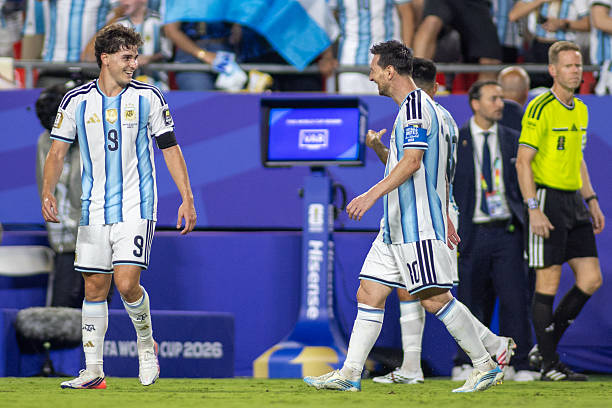 Julian Alvarez: "Chúng tôi sẵn sàng làm mọi thứ để Messi vô địch World Cup lần nữa" - Ảnh 2.