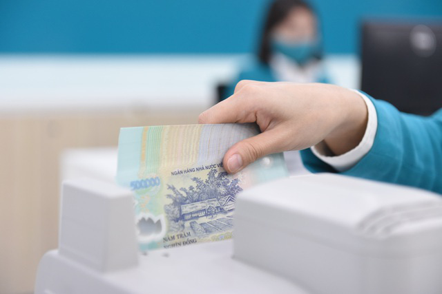 Gửi tiền online với gửi tại quầy khác gì nhau?- Ảnh 2.