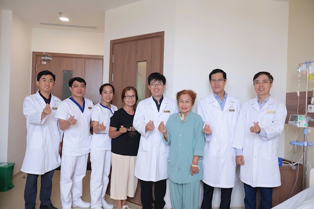 Vinmec Cần Thơ cứu bệnh nh&acirc;n 75 tuổi c&oacute; khối u gan lớn gần bằng quả bưởi - Ảnh 2.