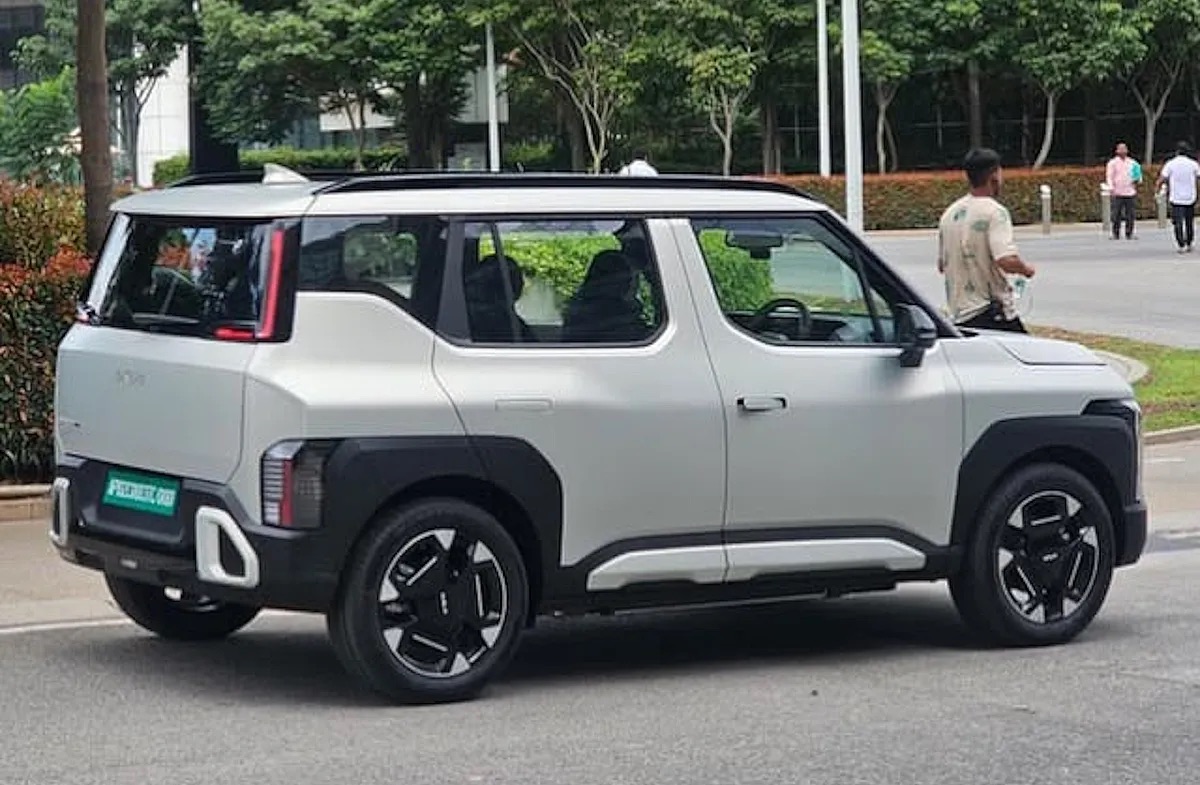 Ảnh thực tế Kia Syros EV mới: Nhỏ hơn Sonet, chạy được 500km/sạc, dùng 3 màn hình cảm ứng trong nội thất - Ảnh 2.