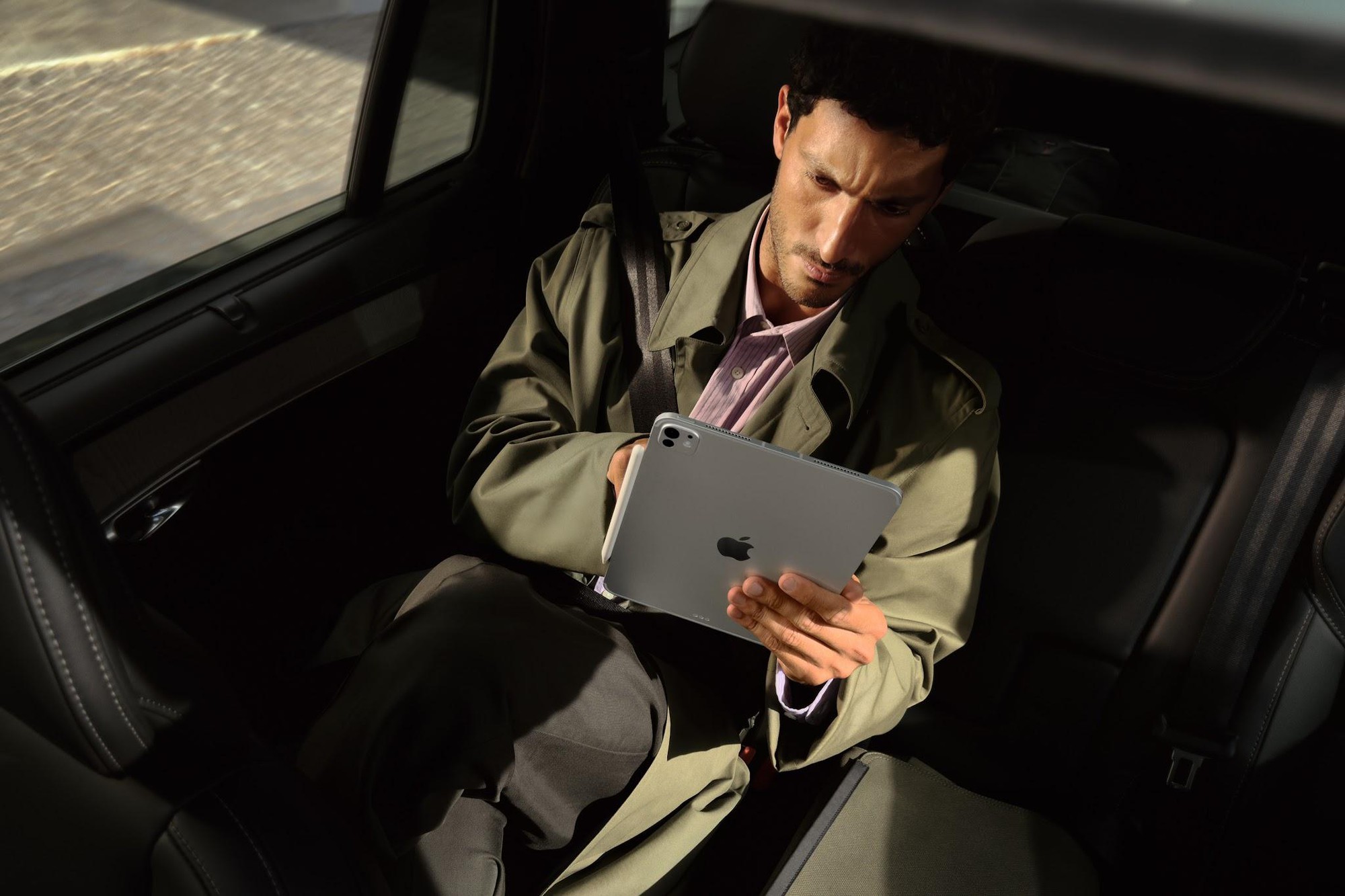 iPad c&oacute; thể thay thế laptop được kh&ocirc;ng? C&acirc;u trả lời nằm ở c&aacute;ch bạn l&agrave;m việc - Ảnh 1.
