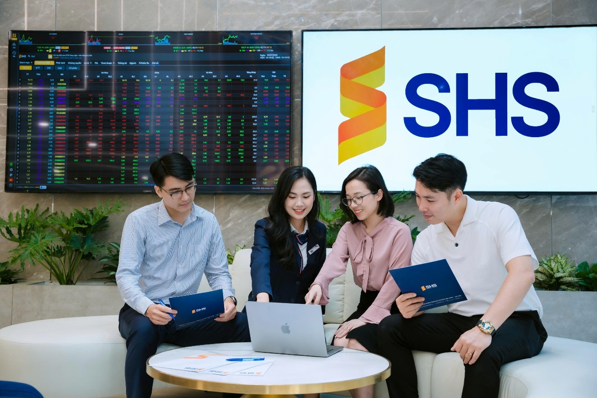 SHS ba năm li&ecirc;n tiếp được vinh danh &ldquo;Nơi l&agrave;m việc tốt nhất ch&acirc;u &Aacute;&rdquo; - Ảnh 2.