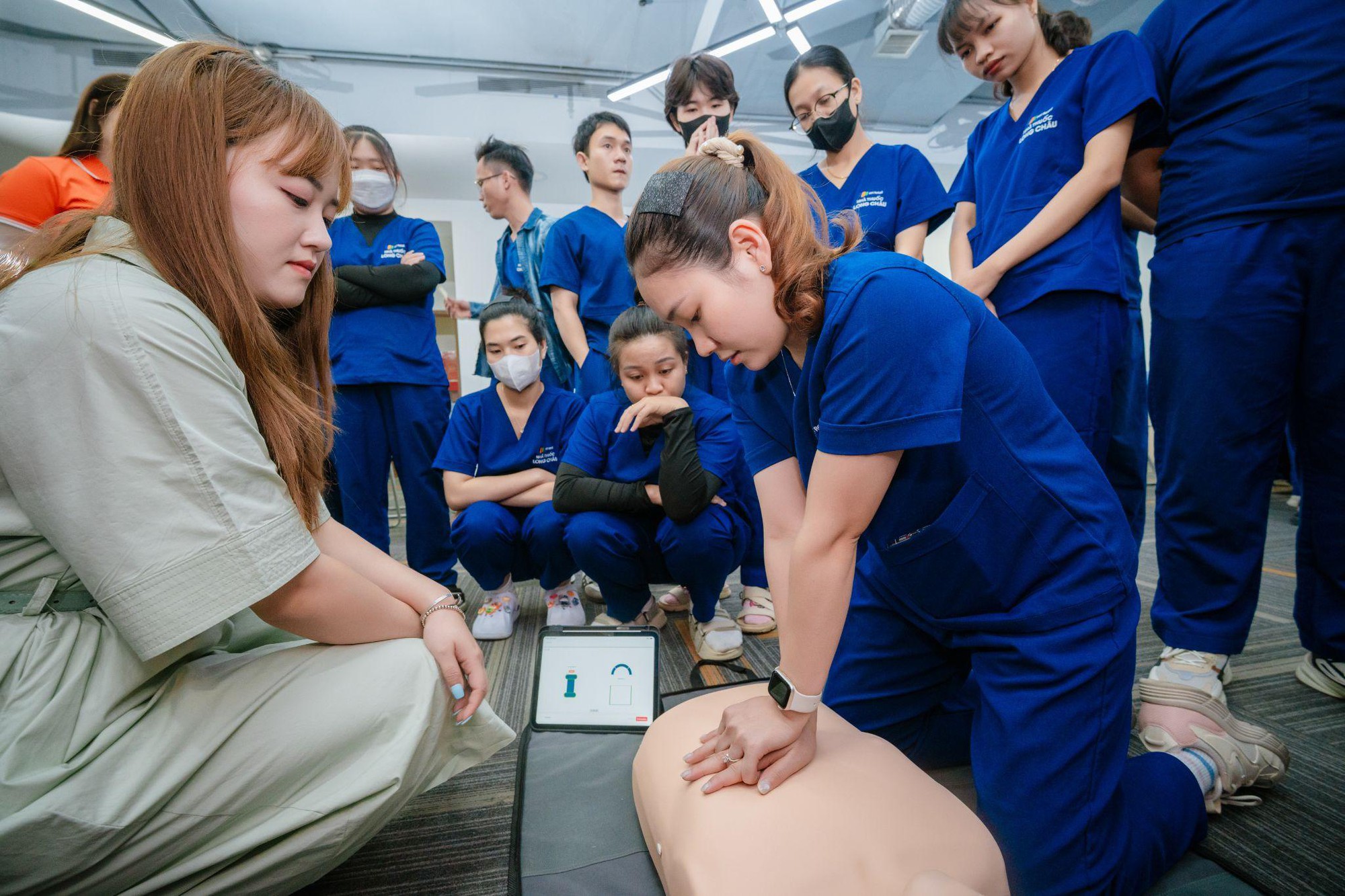 Bệnh viện Bạch Mai đ&agrave;o tạo sơ cấp cứu cho h&agrave;ng ng&agrave;n dược sĩ Long Ch&acirc;u tại c&aacute;c nh&agrave; thuốc to&agrave;n quốc - Ảnh 3.
