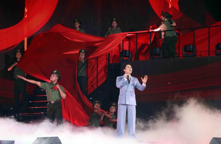 Gala 'Tổ quốc b&igrave;nh y&ecirc;n' - Bản trường ca nghệ thuật về lực lượng Anh ninh nh&acirc;n d&acirc;n- Ảnh 9.