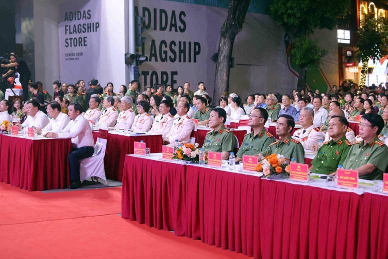 Gala 'Tổ quốc b&igrave;nh y&ecirc;n' - Bản trường ca nghệ thuật về lực lượng Anh ninh nh&acirc;n d&acirc;n- Ảnh 3.