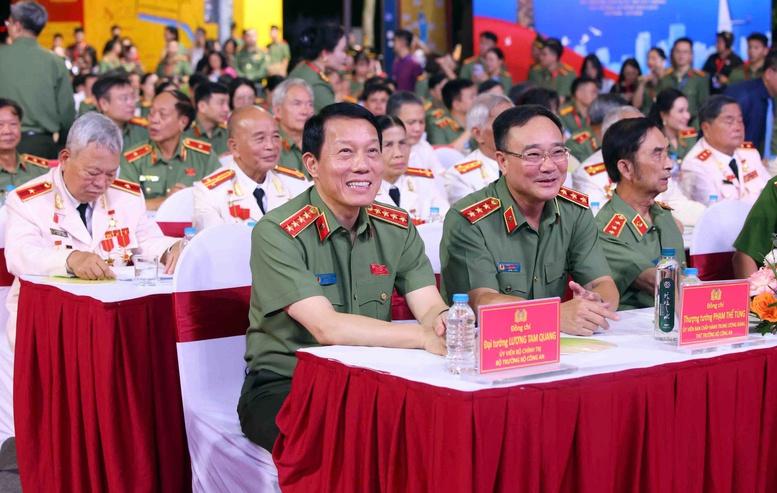 Gala 'Tổ quốc b&igrave;nh y&ecirc;n' - Bản trường ca nghệ thuật về lực lượng Anh ninh nh&acirc;n d&acirc;n- Ảnh 4.