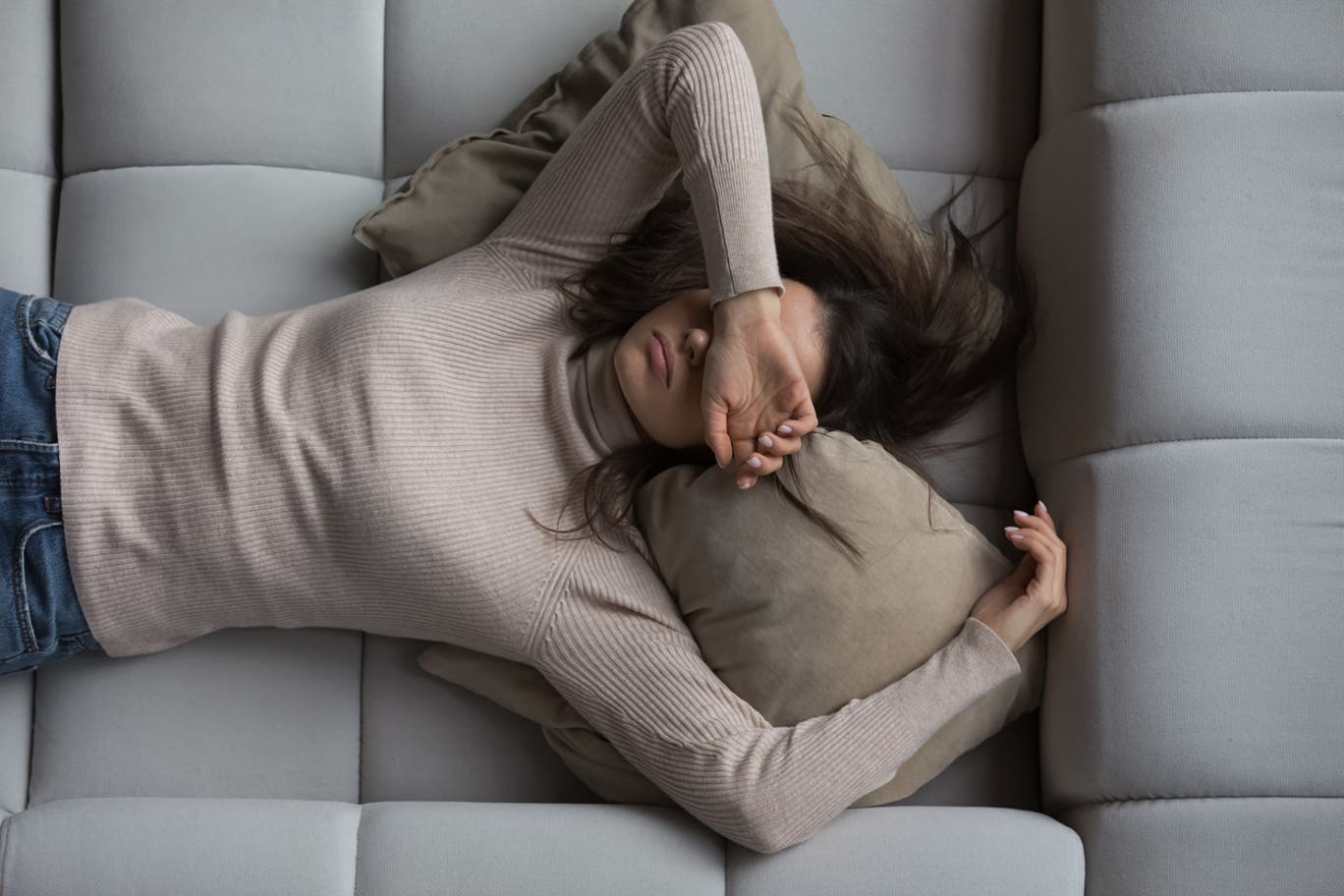 2 giờ sáng, cơ thể rã rời nhưng não vẫn "nhảy múa": Giải mã nỗi ám ảnh mang tên "Càng mệt càng khó ngủ"- Ảnh 2.