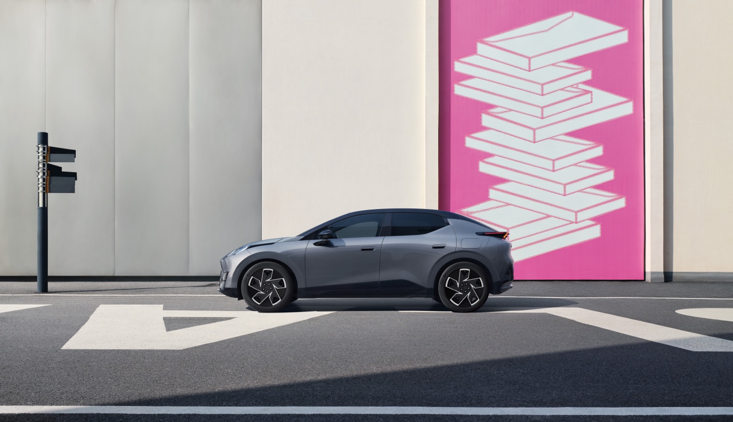 Lynk & Co 02 sắp ra mắt Việt Nam: SUV điện 268 m&atilde; lực, tăng tốc 5,5 gi&acirc;y, cạnh tranh ph&acirc;n kh&uacute;c cỡ B+ v&agrave; C- Ảnh 1.