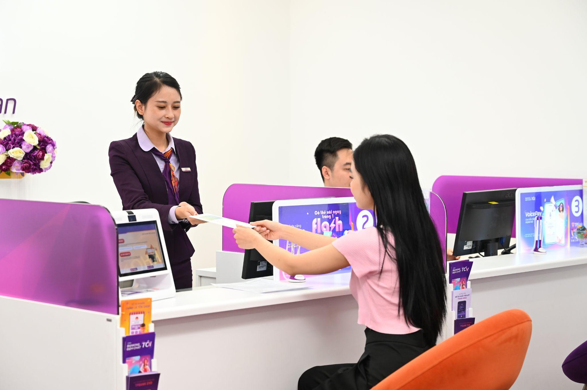 Lợi nhuận b&aacute;n ni&ecirc;n vượt 4.668 tỷ đồng: TPBank định h&igrave;nh đường ray tăng trưởng chất lượng cao - Ảnh 1.
