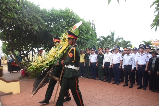 Cảnh s&aacute;t biển Việt Nam triển khai nhiều hoạt động &yacute; nghĩa tại đặc khu L&yacute; Sơn- Ảnh 4.