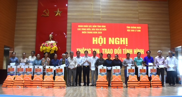 Cảnh s&aacute;t biển Việt Nam triển khai nhiều hoạt động &yacute; nghĩa tại đặc khu L&yacute; Sơn- Ảnh 3.