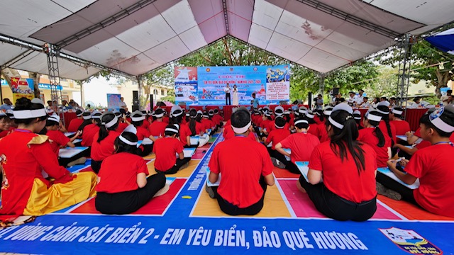 Cảnh s&aacute;t biển Việt Nam triển khai nhiều hoạt động &yacute; nghĩa tại đặc khu L&yacute; Sơn- Ảnh 8.