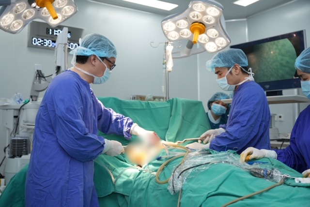 Vinmec Hải Phòng “hồi sinh” lồng ngực bị lõm cho cậu bé 13 tuổi bằng ca phẫu thuật tạo hình phức tạp - Ảnh 2.