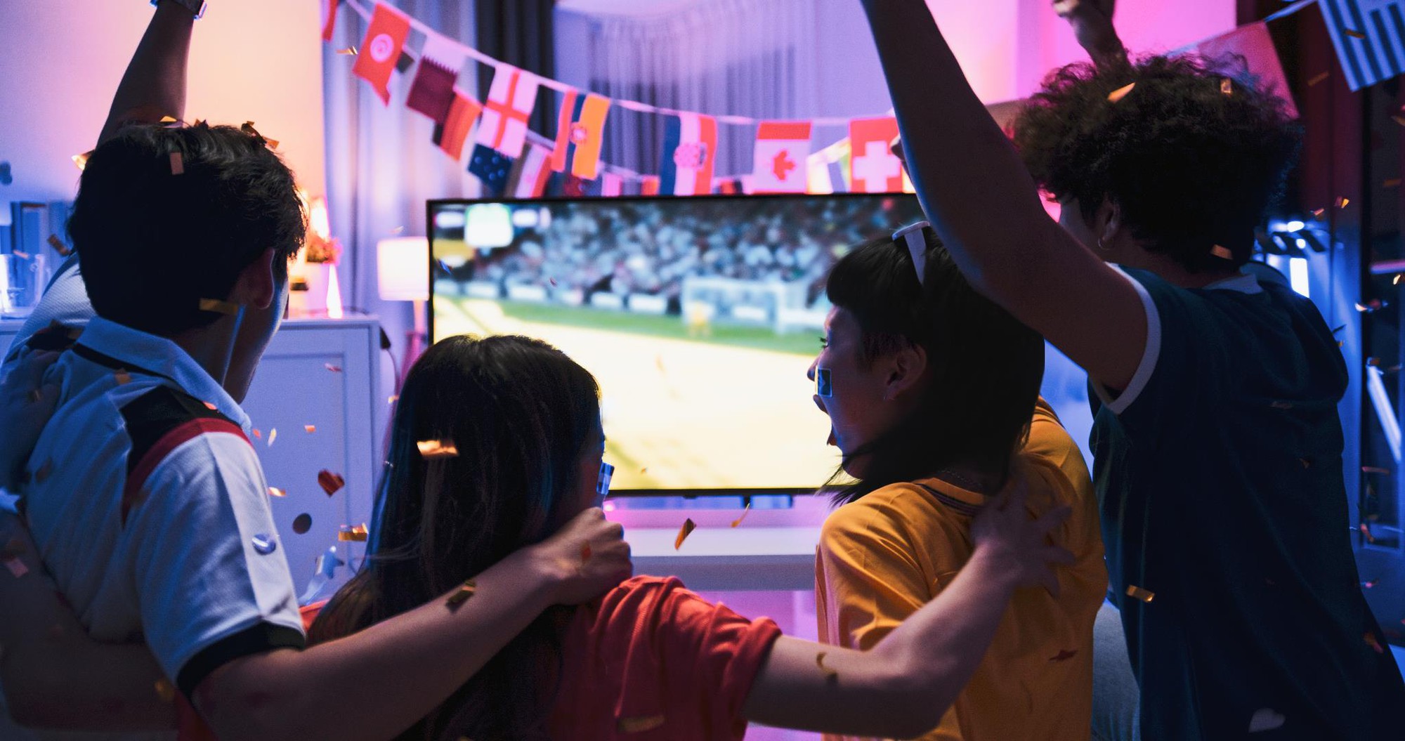 Khi World Cup trở th&agrave;nh k&yacute; ức chung của c&aacute;c thể hệ người Việt- Ảnh 1.