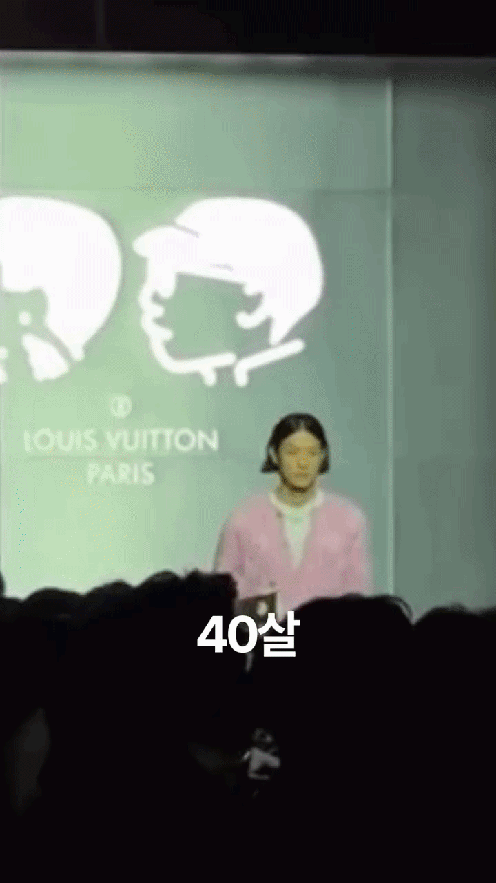 "Ông chú văn phòng” nặng 90kg lột xác thành model mở màn cho Louis Vuitton khiến hơn 4 triệu người phải nể- Ảnh 6.