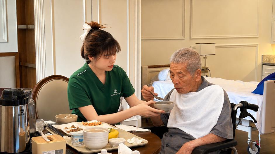 Từ điều trị đến phục hồi: Giải ph&aacute;p chăm s&oacute;c to&agrave;n diện cho người cao tuổi tại Phương Đ&ocirc;ng Asahi- Ảnh 1.