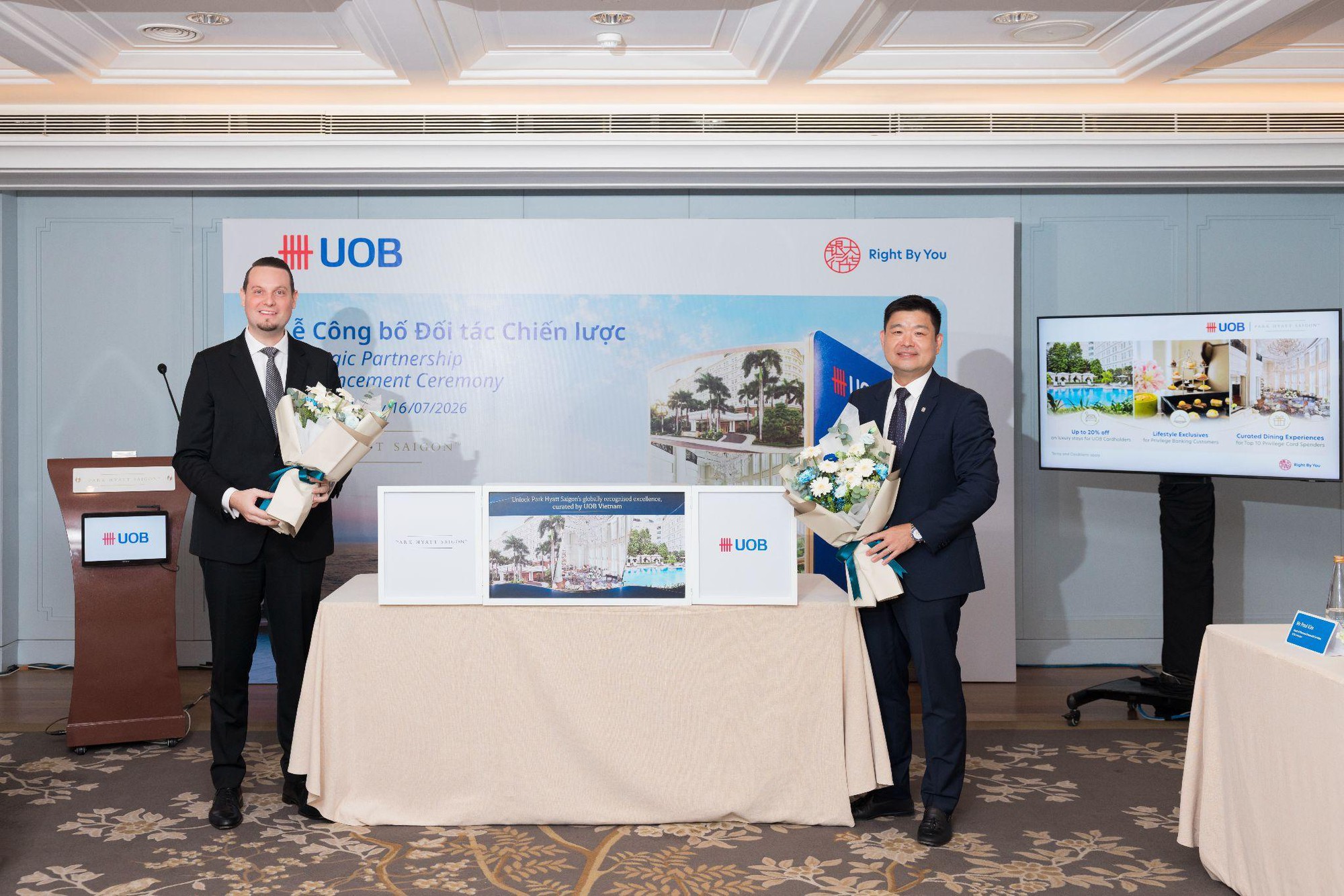UOB Việt Nam hợp t&aacute;c với Park Hyatt Saigon, n&acirc;ng cao trải nghiệm kh&aacute;ch h&agrave;ng - Ảnh 1.