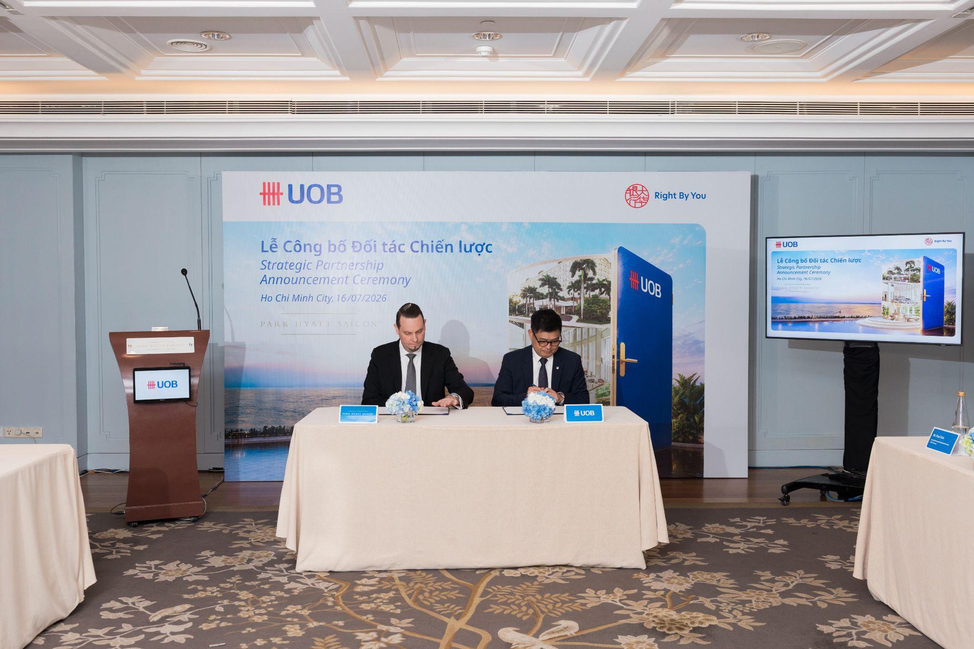 UOB Việt Nam hợp t&aacute;c với Park Hyatt Saigon, n&acirc;ng cao trải nghiệm kh&aacute;ch h&agrave;ng - Ảnh 2.