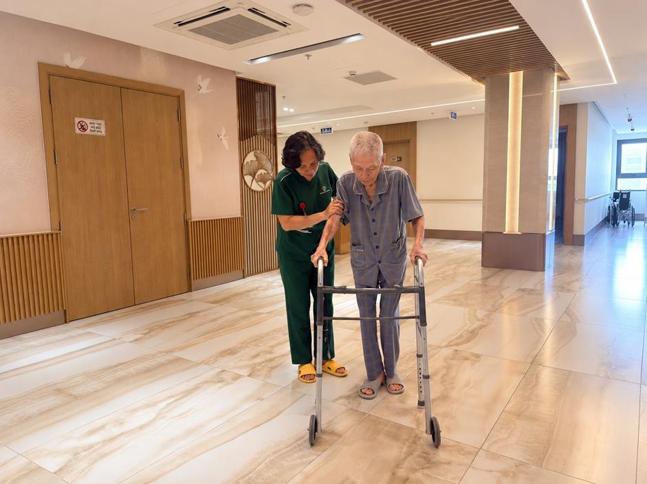 Từ điều trị đến phục hồi: Giải ph&aacute;p chăm s&oacute;c to&agrave;n diện cho người cao tuổi tại Phương Đ&ocirc;ng Asahi- Ảnh 3.