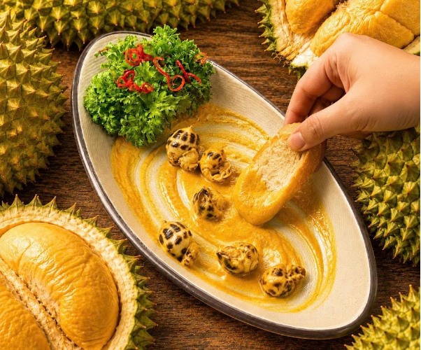 Khi sầu ri&ecirc;ng bắt tay trứng muối: M&oacute;n ốc g&acirc;y t&ograve; m&ograve; nhất h&egrave; n&agrave;y - Ảnh 4.