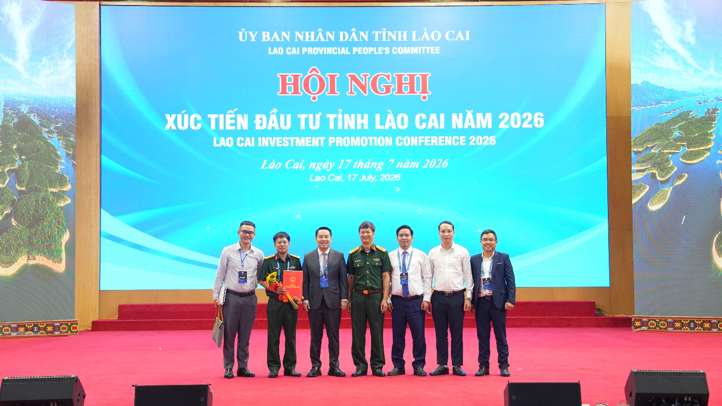 Viettel Post nhận tấm v&eacute; đầu tư dự &aacute;n Cửa khẩu th&ocirc;ng minh tại L&agrave;o Cai - Ảnh 1.