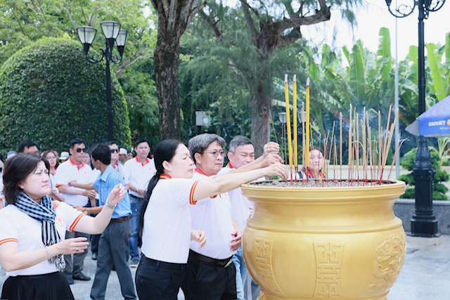 HĐND phường Phú Thạnh: Về nguồn để hun đúc tinh thần phụng sự Nhân dân - Ảnh 1.