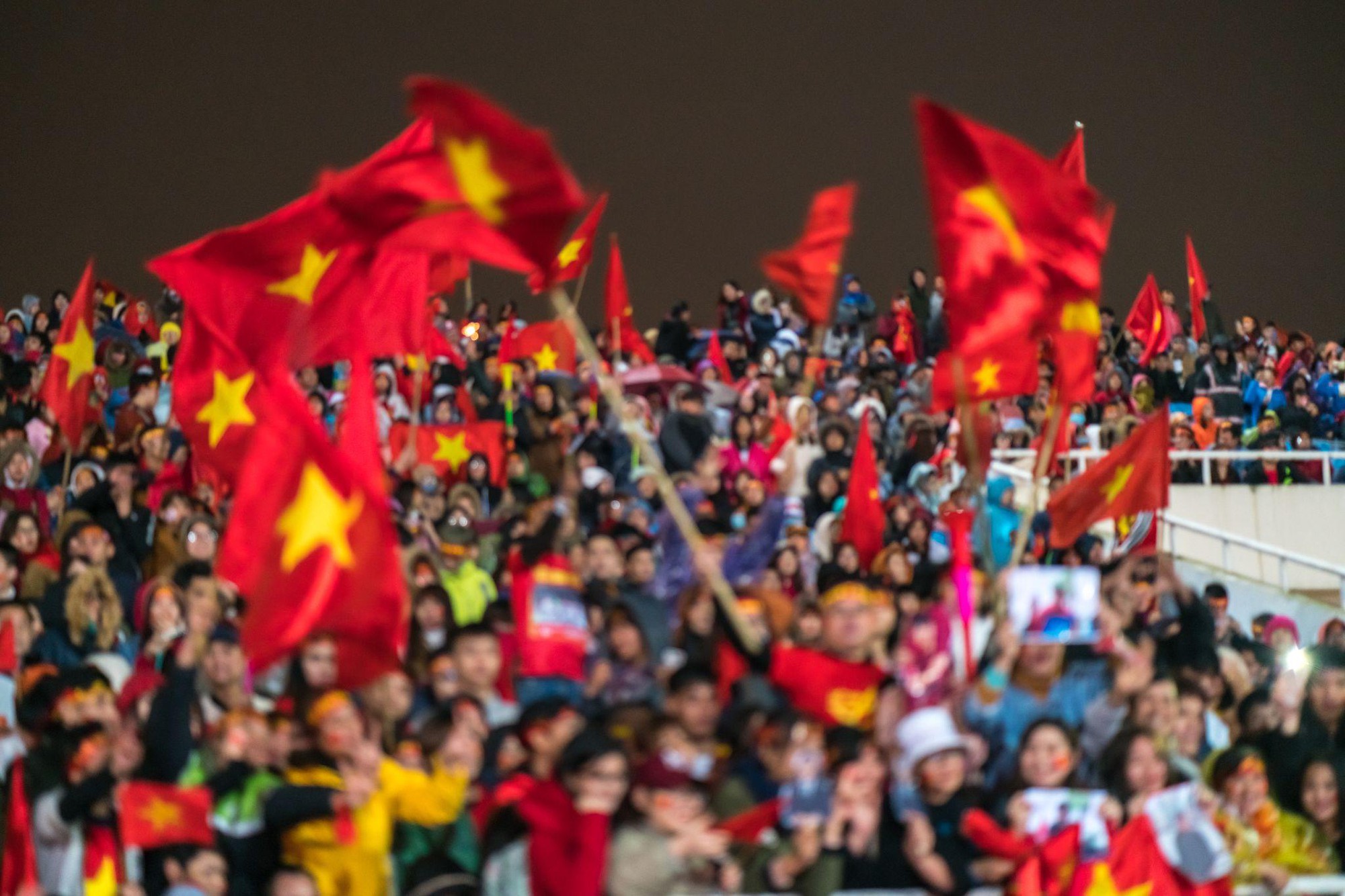 Bất chấp lệch m&uacute;i giờ, người Việt vẫn giữ trọn văn h&oacute;a xem World Cup c&ugrave;ng nhau - Ảnh 2.