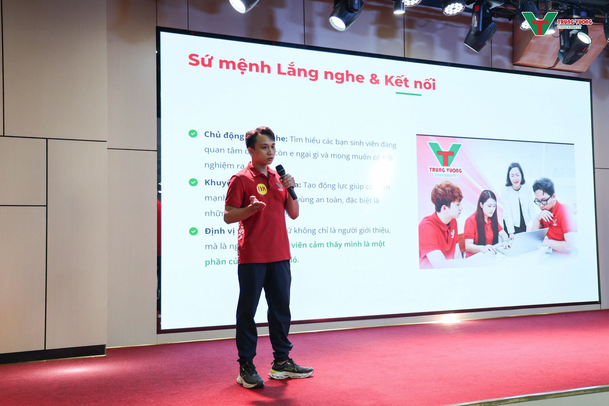 Trường Đại học Trưng Vương: Một ng&agrave;y của c&ocirc;ng d&acirc;n thời đại mới trong m&ocirc;i trường gi&aacute;o dục "l&agrave;m chủ thay đổi"- Ảnh 1.