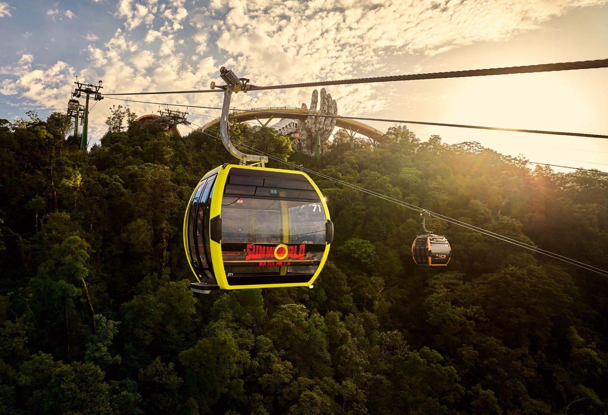 Tấm v&eacute; c&aacute;p treo Ba Na Hills &ldquo;quyền năng&rdquo; như thế n&agrave;o? - Ảnh 1.