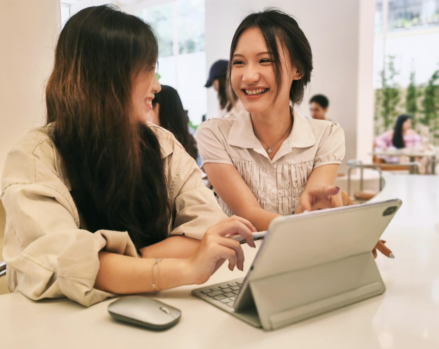 Quiz: Đ&acirc;u l&agrave; thiết bị đo ni đ&oacute;ng gi&agrave;y cho nhu cầu học tập suốt chặng đường đại học của bạn? - Ảnh 1.