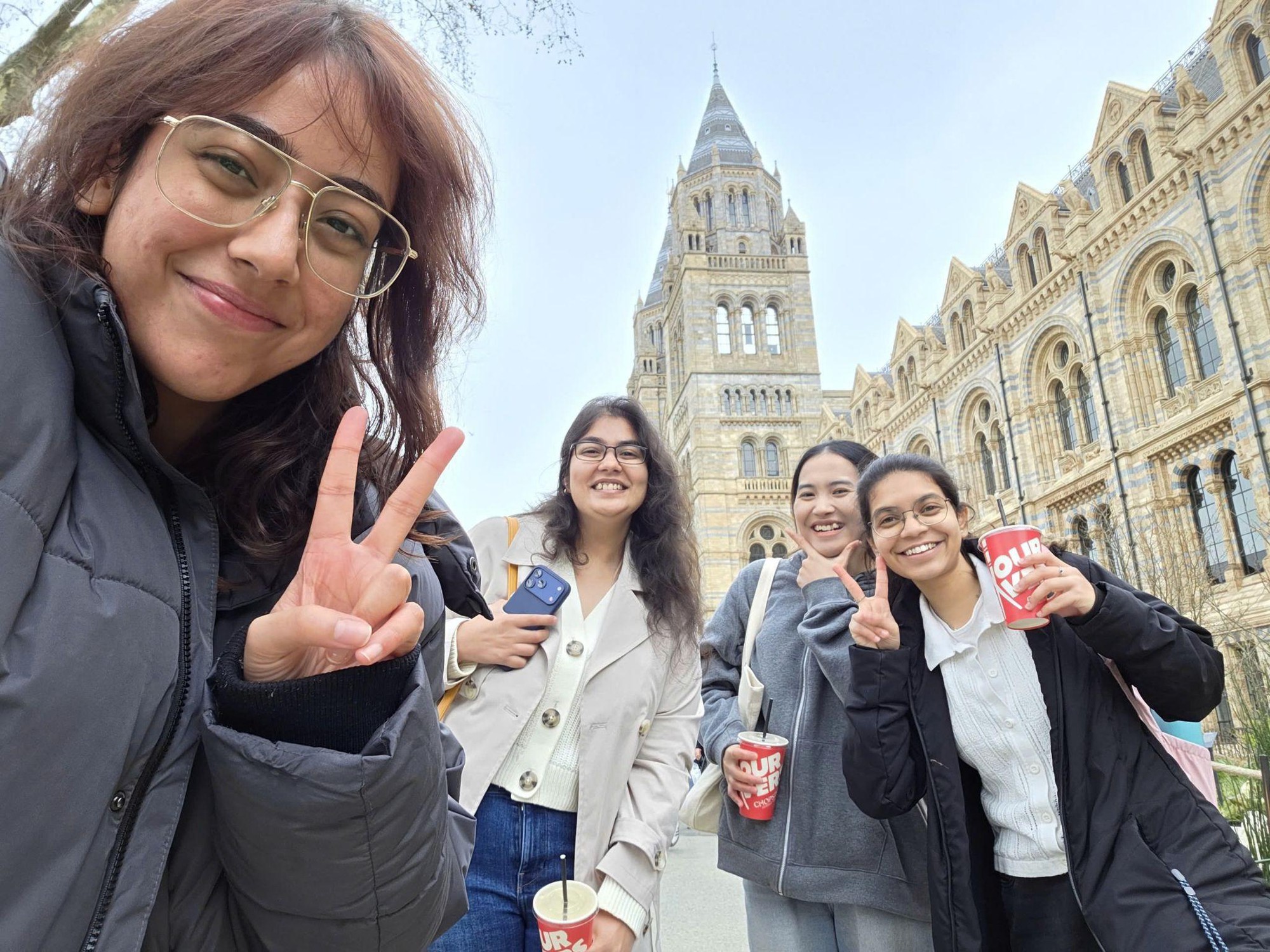 Bốn năm đại học v&agrave; h&agrave;nh trang để một người trẻ bước ra thế giới - Ảnh 1.