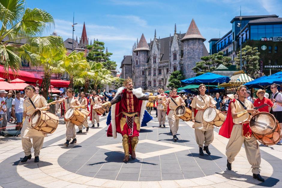 Tấm v&eacute; c&aacute;p treo Ba Na Hills &ldquo;quyền năng&rdquo; như thế n&agrave;o? - Ảnh 3.