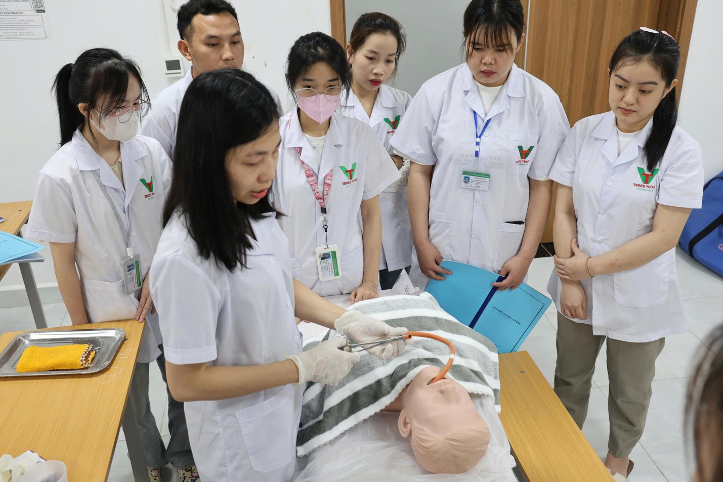 Trường Đại học Trưng Vương: Một ng&agrave;y của c&ocirc;ng d&acirc;n thời đại mới trong m&ocirc;i trường gi&aacute;o dục "l&agrave;m chủ thay đổi"- Ảnh 4.