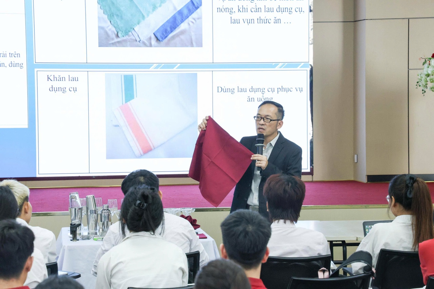 Trường Đại học Trưng Vương: Một ng&agrave;y của c&ocirc;ng d&acirc;n thời đại mới trong m&ocirc;i trường gi&aacute;o dục "l&agrave;m chủ thay đổi"- Ảnh 5.