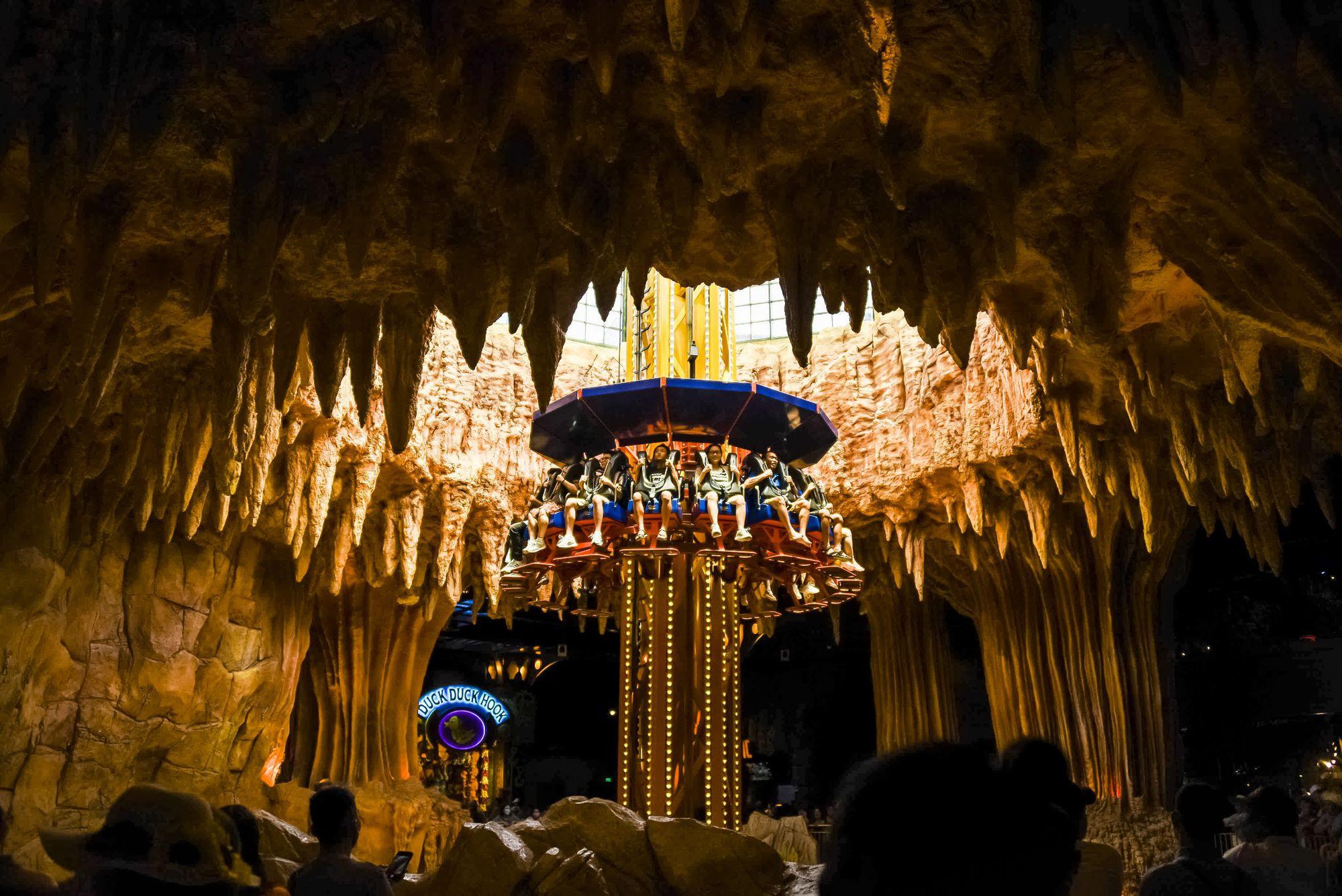 Tấm v&eacute; c&aacute;p treo Ba Na Hills &ldquo;quyền năng&rdquo; như thế n&agrave;o? - Ảnh 6.