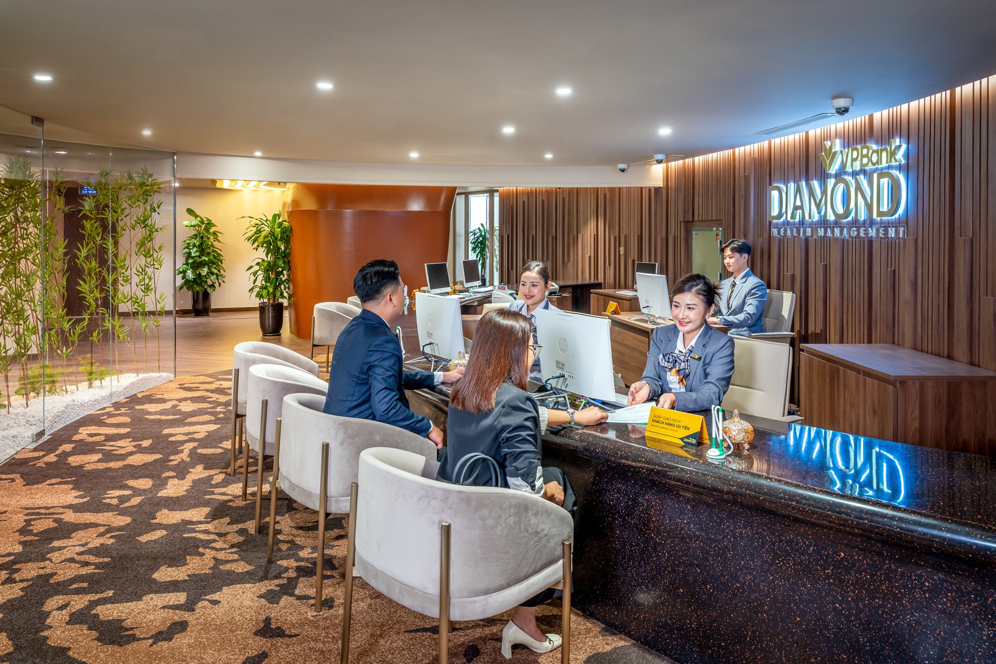 Family Banking gi&uacute;p VPBank Diamond tạo kh&aacute;c biệt tại Global Banking & Finance Awards - Ảnh 1.