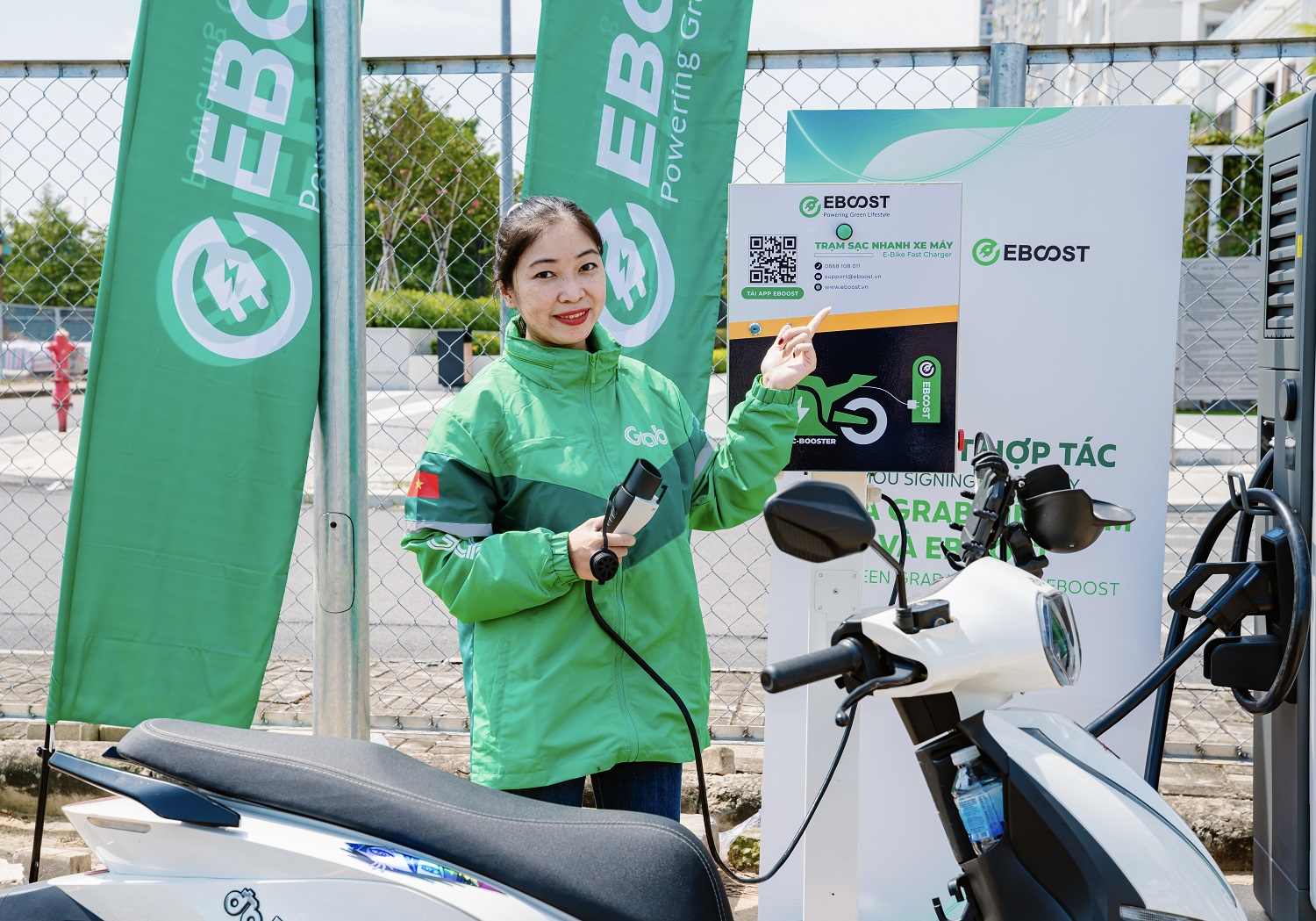 EBOOST nhận đầu tư chiến lược từ Grab, mở rộng mạng lưới trạm sạc xe điện tại Việt Nam - Ảnh 2.