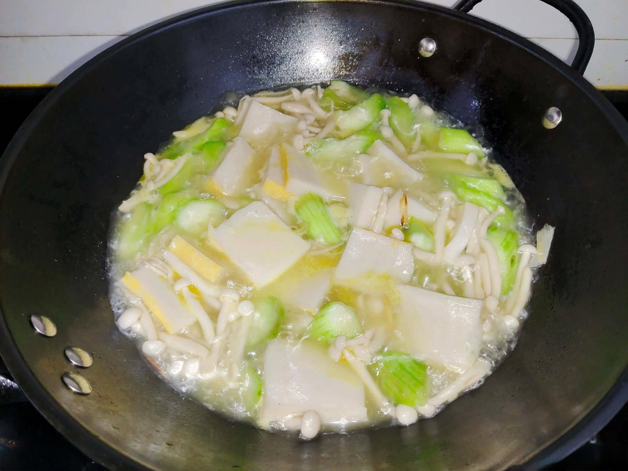 Hãy nấu ngay món này vào những ngày hè nóng bức: Nguyên liệu đơn giản mà ngon đến bất ngờ!- Ảnh 6.