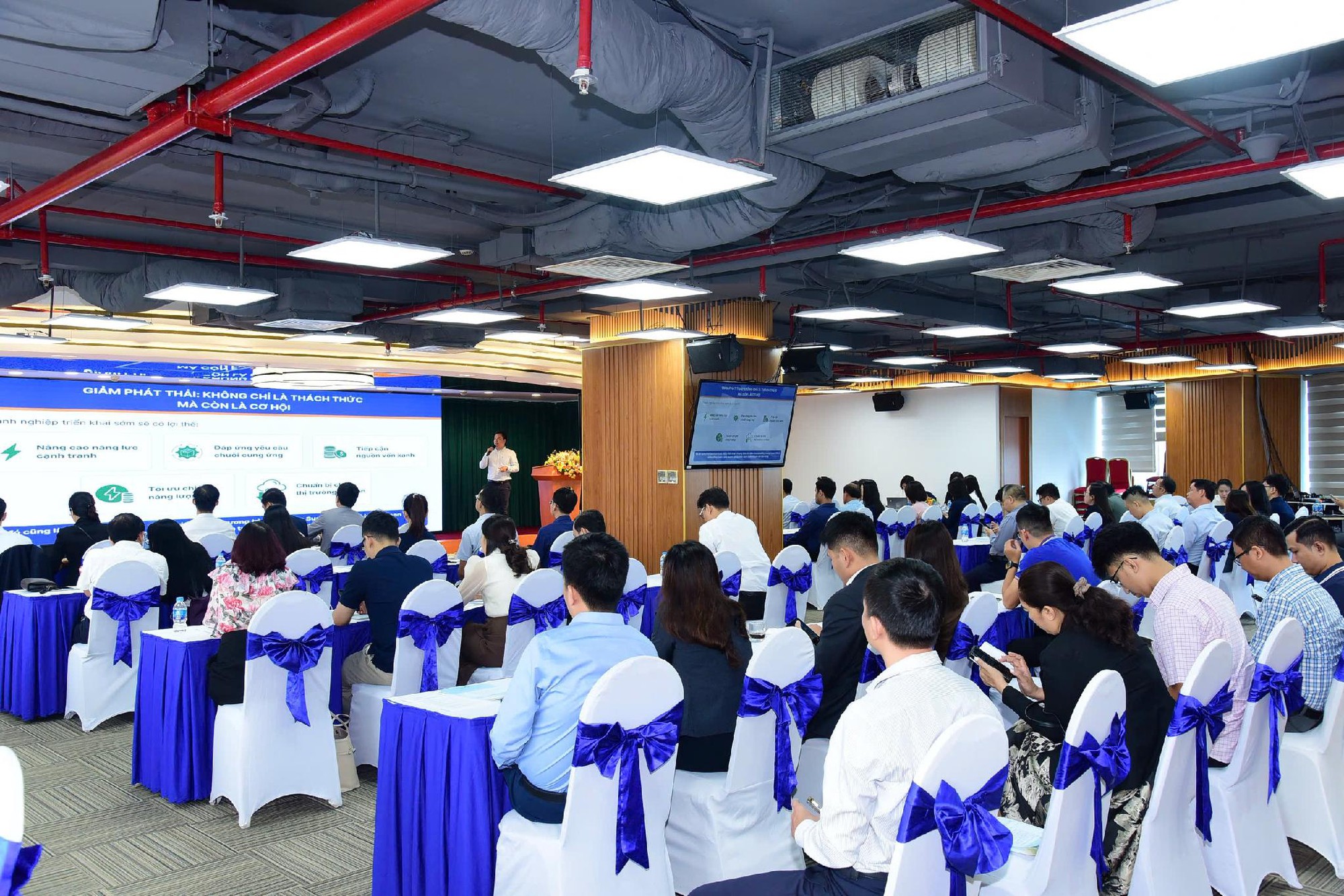 Giảm ph&aacute;t thải: Khi doanh nghiệp &ldquo;chuyển vai&rdquo; từ t&igrave;m hiểu sang triển khai - Ảnh 1.