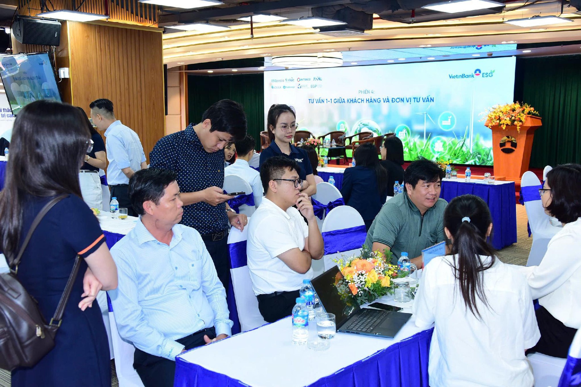 Giảm ph&aacute;t thải: Khi doanh nghiệp &ldquo;chuyển vai&rdquo; từ t&igrave;m hiểu sang triển khai - Ảnh 2.