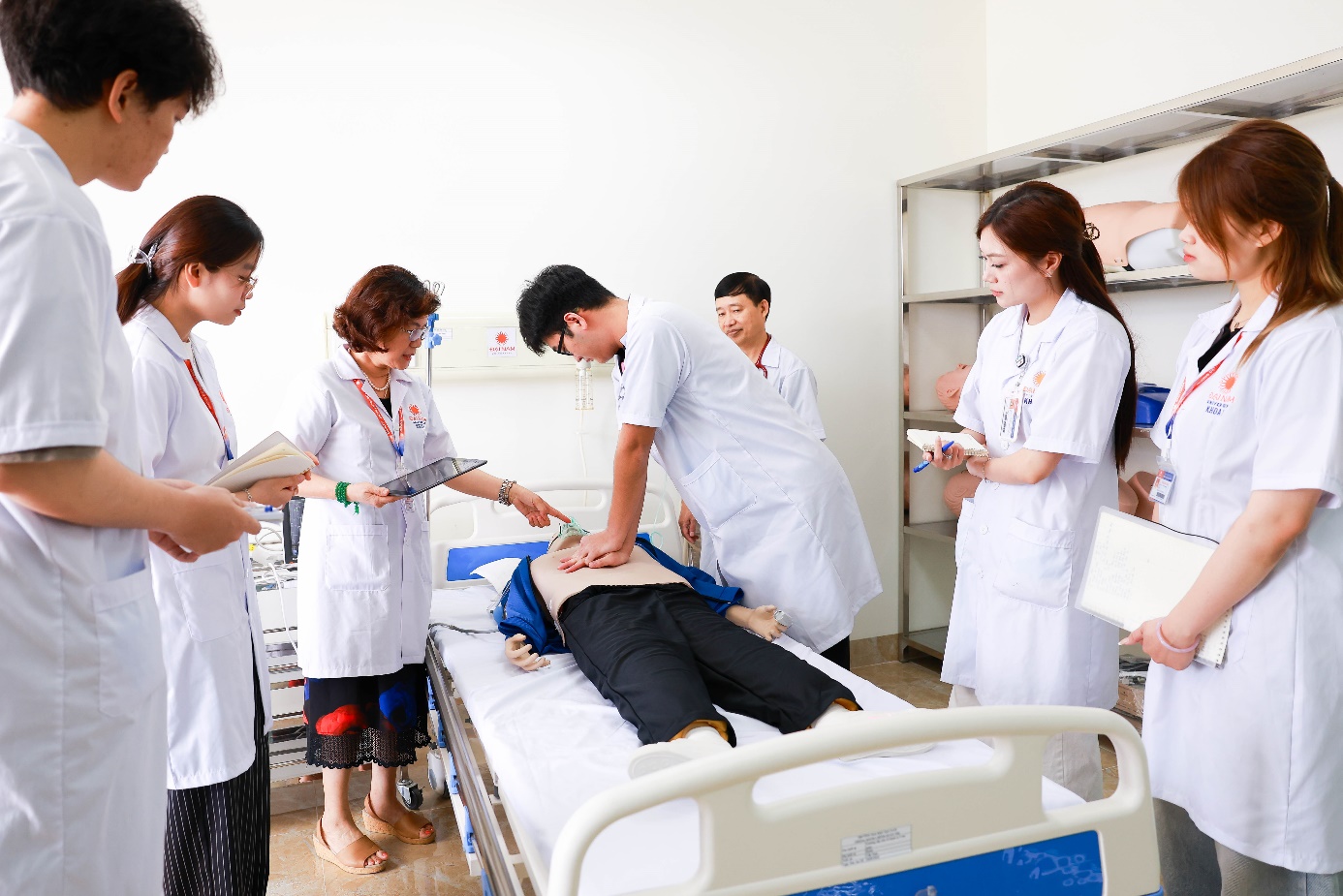 13 b&aacute;c sĩ Đại học Đại Nam tr&uacute;ng tuyển b&aacute;c sĩ nội tr&uacute;, khẳng định chất lượng đ&agrave;o tạo - Ảnh 5.