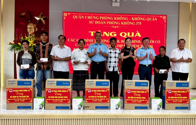 Hành trình lên Tây Giang: Viết tiếp nghĩa tình quân dân nơi biên cương - Ảnh 1.