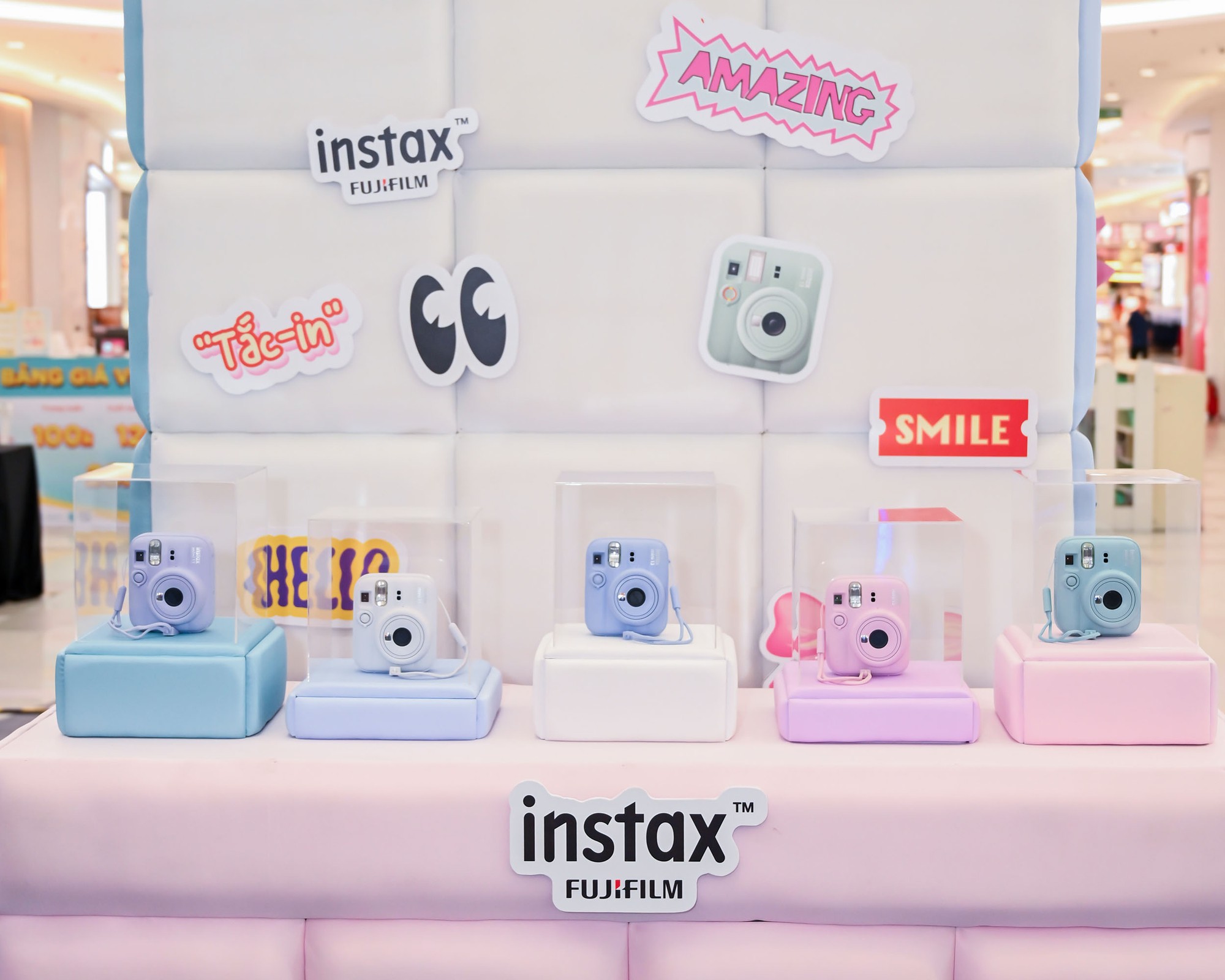 Fujifilm instax ra mắt instax mini 13, mang đến kh&ocirc;ng gian đa trải nghiệm với loạt hoạt động th&uacute; vị cho giới trẻ - Ảnh 1.