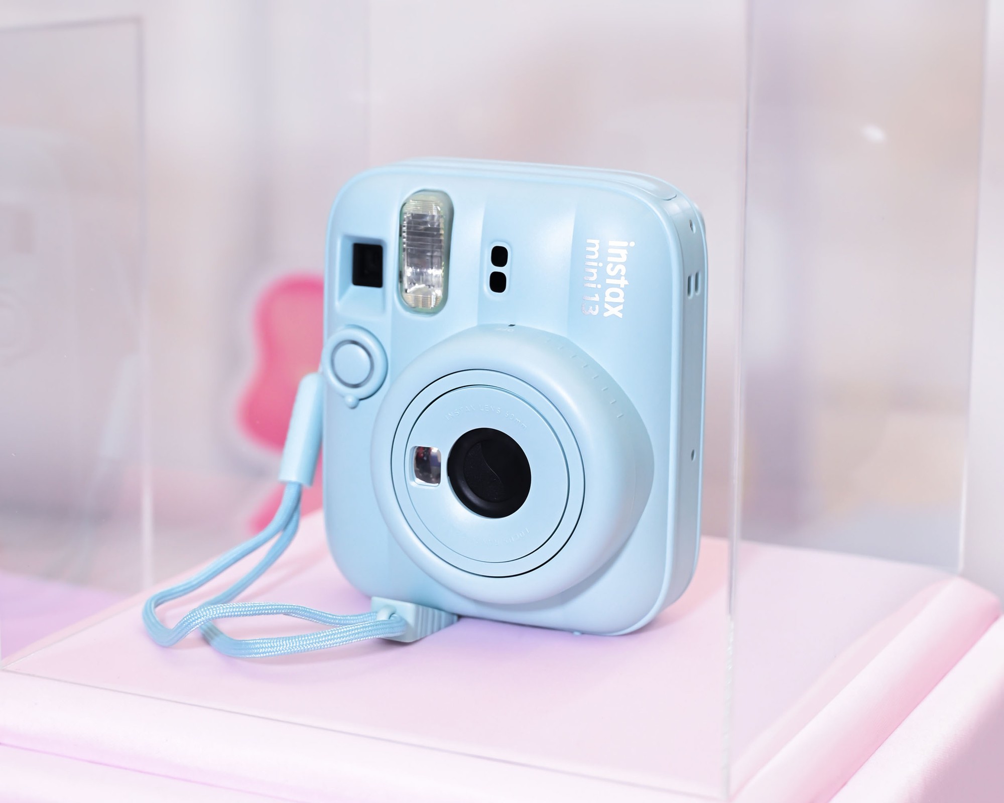 Fujifilm instax ra mắt instax mini 13, mang đến kh&ocirc;ng gian đa trải nghiệm với loạt hoạt động th&uacute; vị cho giới trẻ - Ảnh 2.