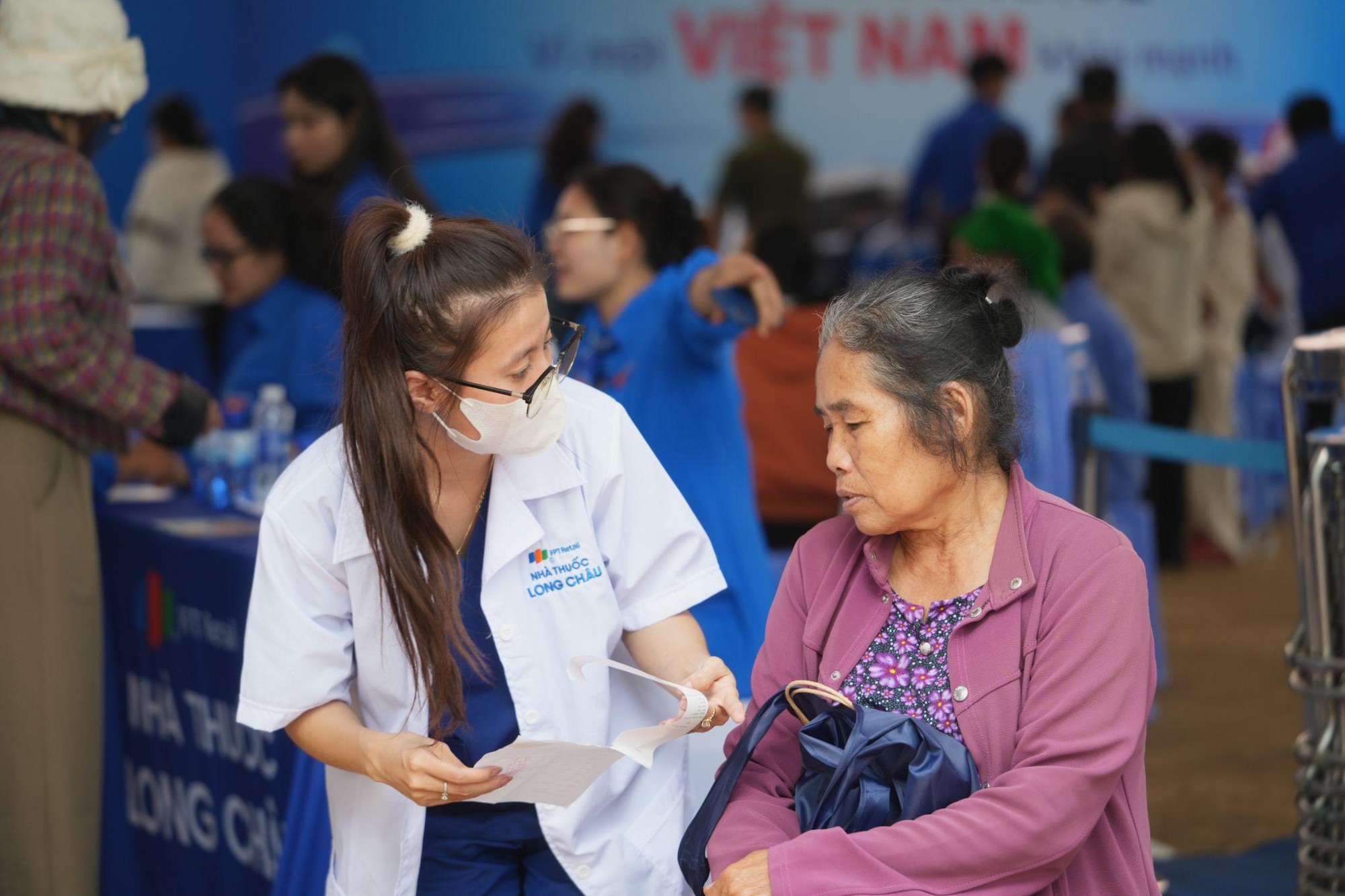 Long Ch&acirc;u c&ugrave;ng ng&agrave;nh y tế L&acirc;m Đồng tầm so&aacute;t đột quỵ miễn ph&iacute; cho h&agrave;ng ng&agrave;n người d&acirc;n kh&oacute; khăn- Ảnh 5.